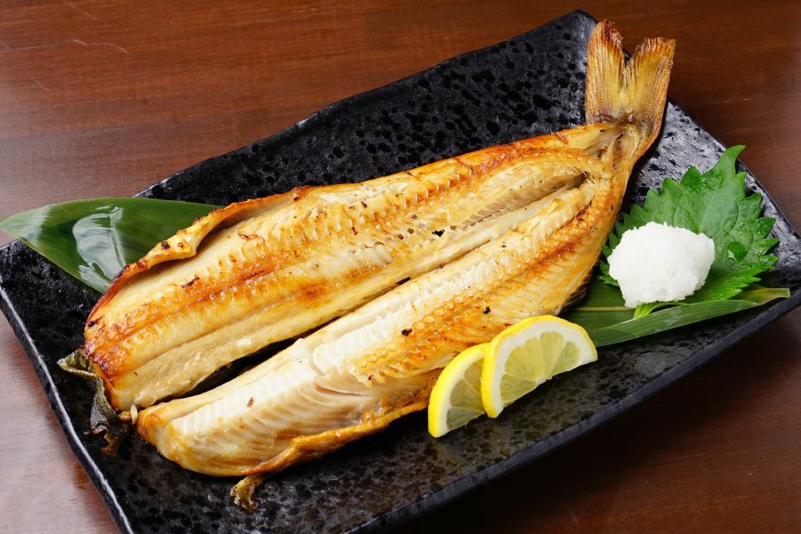 一人暮らしの魚不足を簡単に解消する方法8選：外食で魚料理を選ぶ